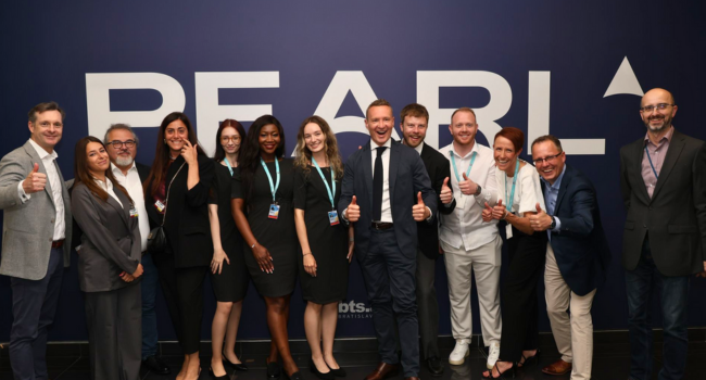Our new Pearl Lounge was celebrated at a ribbon-cutting ceremony at the airport.